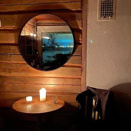 Alpstuga Metsäpirtti Merenrannalla